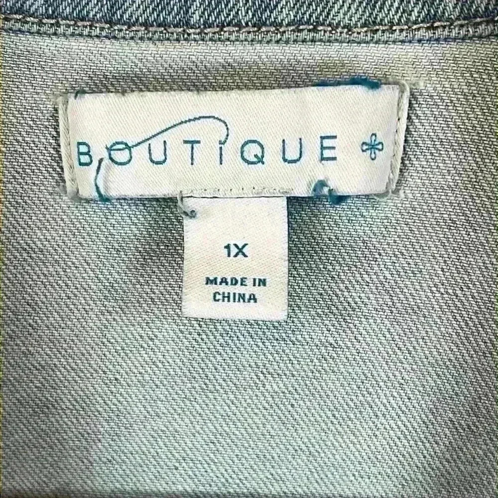 Boutique Jean Jacket Women's 1X Light Wash Blue Cotton/Spandex - Picture 3 of 9